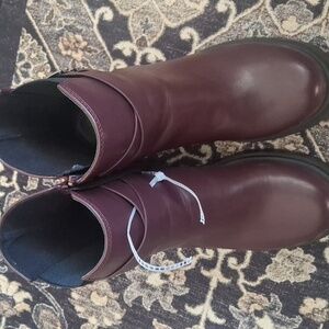Ladies brand new Boots with tag  Size 8 1/2